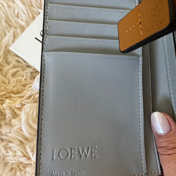 Loewe Large Vertical Wallet in Soft Grained Calfskin - Brand New - Picture 6 of 10